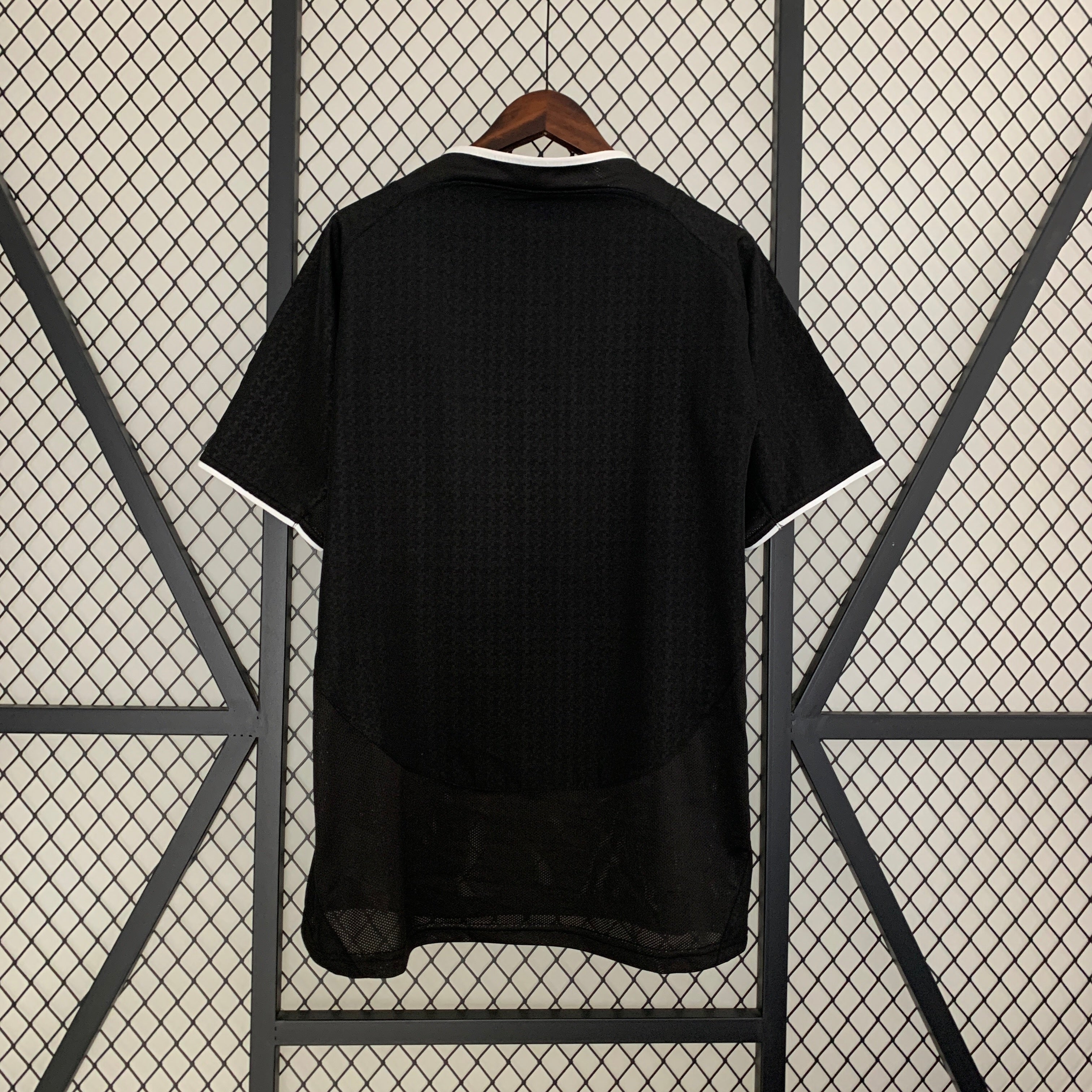 2000s Manchester United Retro Football Shirt | Black White Home