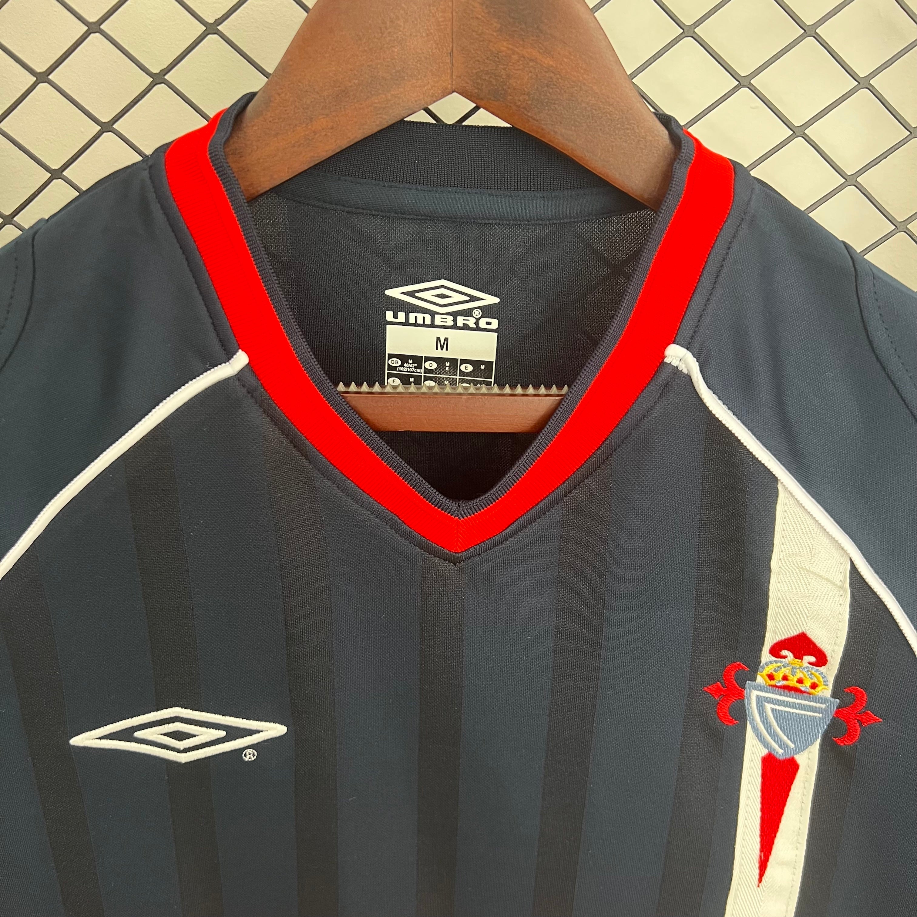 2000s Celta Vigo Retro Football Shirt | Navy Red Home