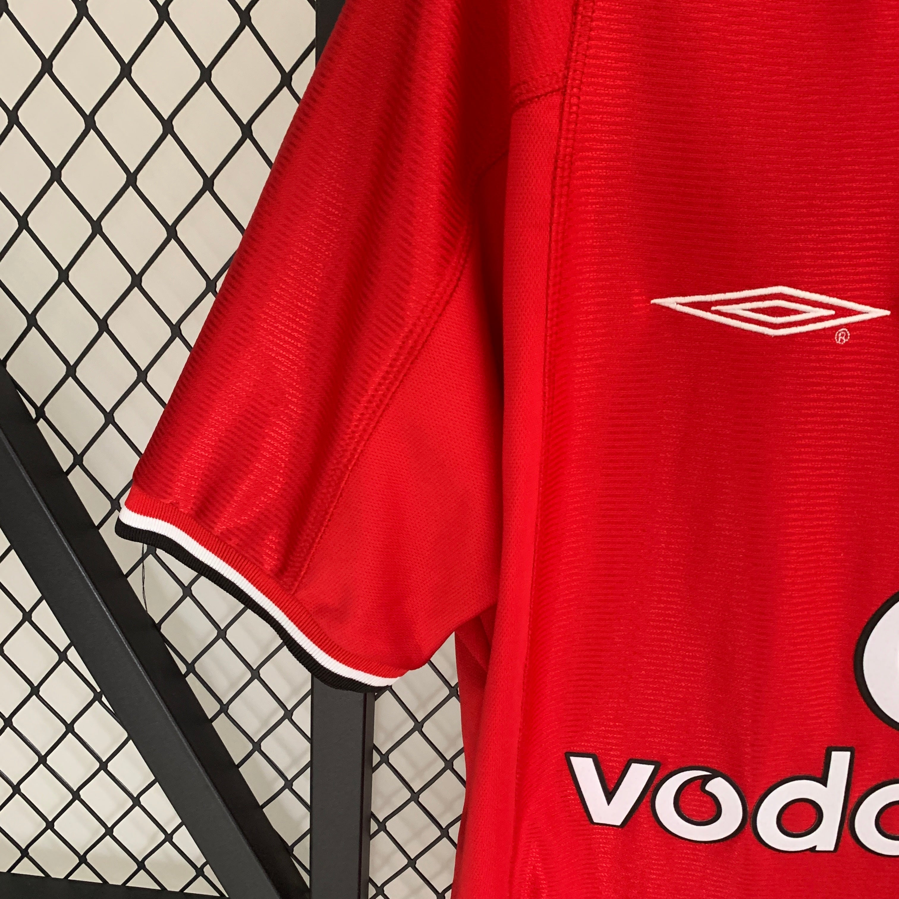 2000s Manchester United Retro Football Shirt | Red White Home