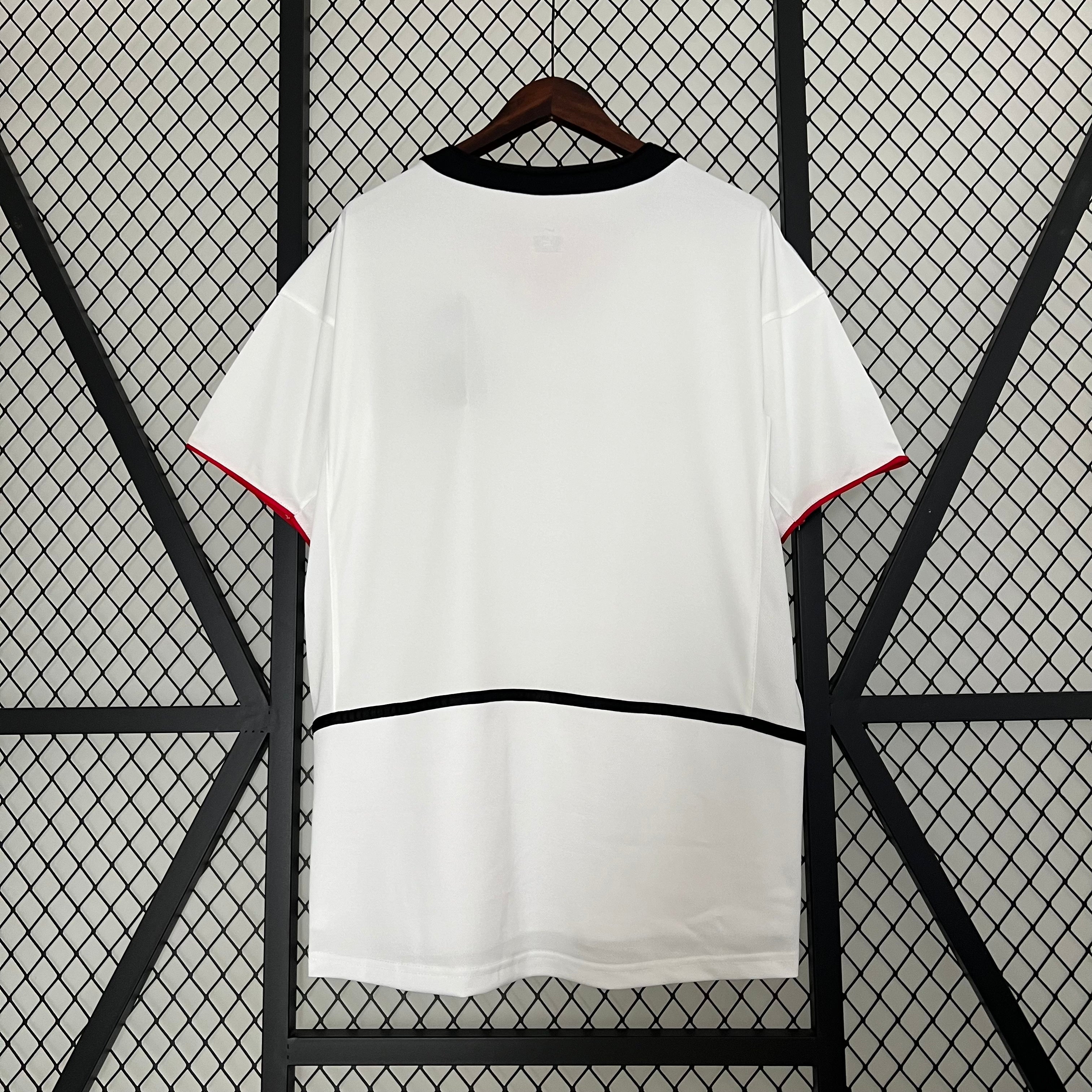 2000s Manchester United Retro Football Shirt | White Black Home