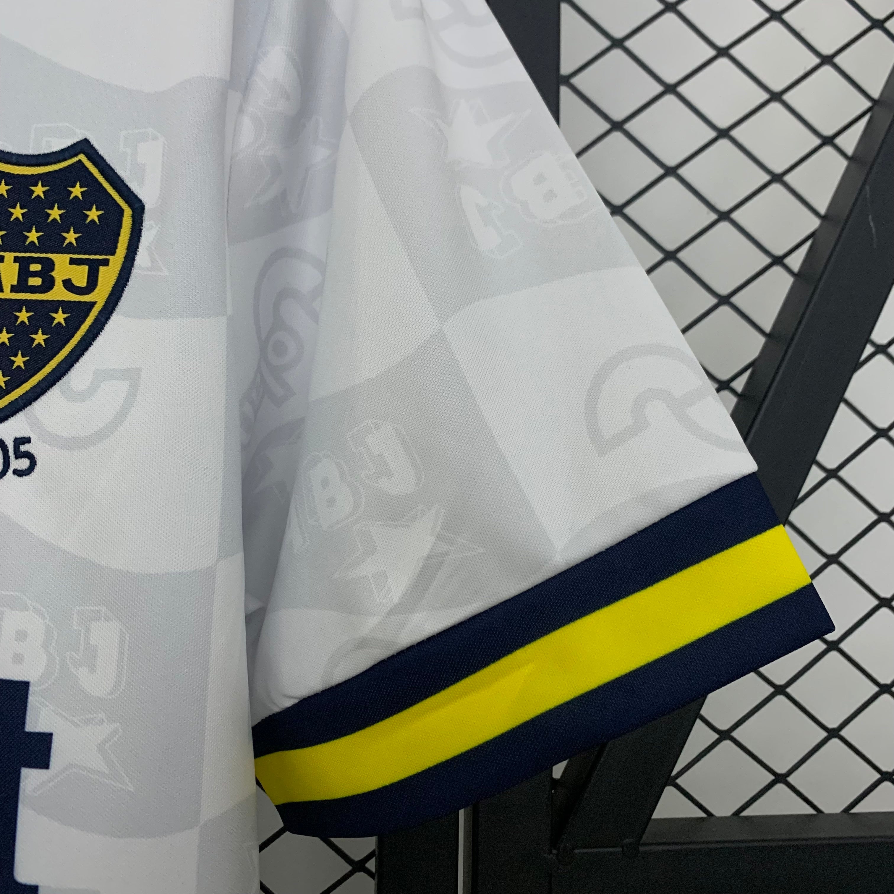 1990s Boca Juniors Retro Football Shirt | White Navy Home