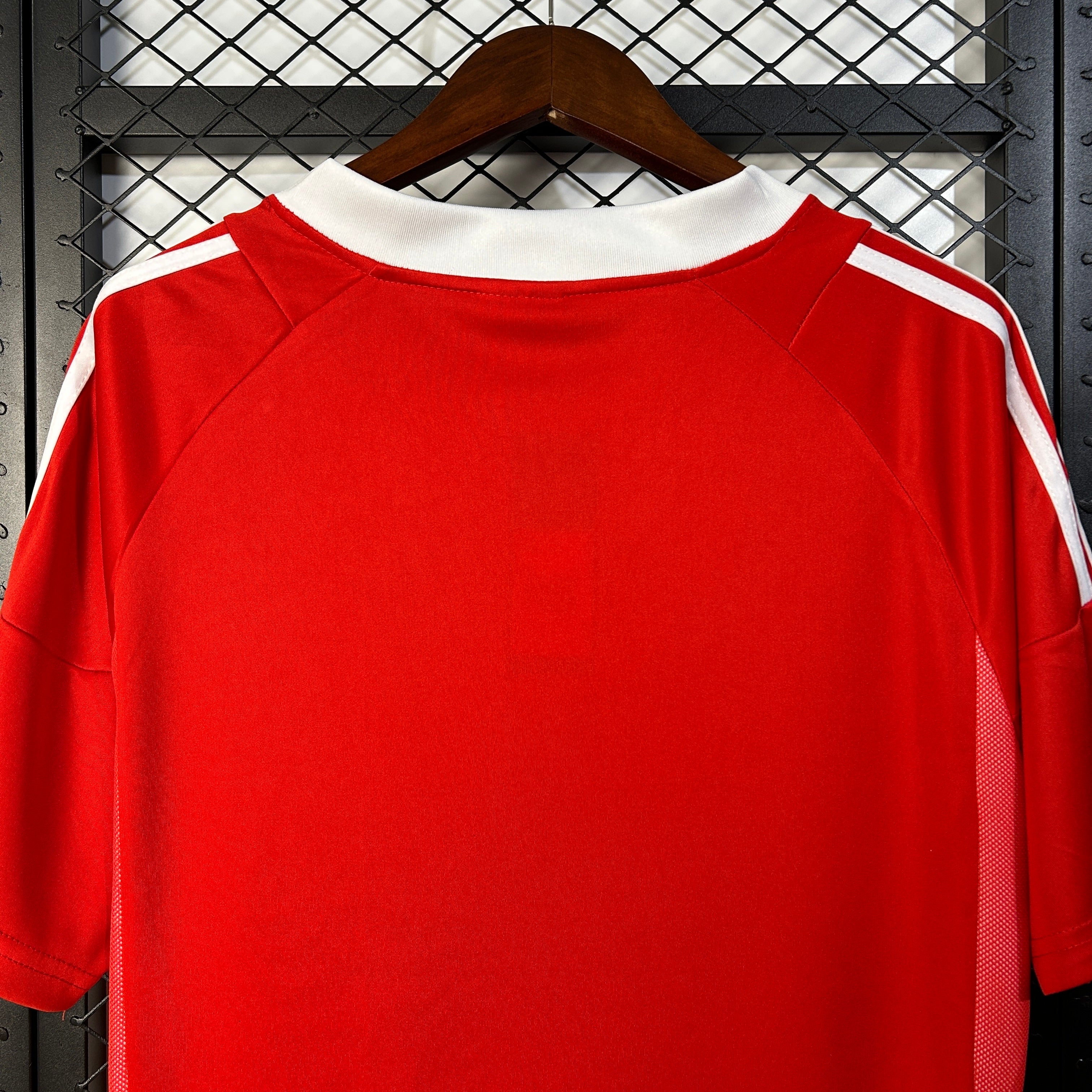 2000s Benfica Retro Football Shirt | Red White Home